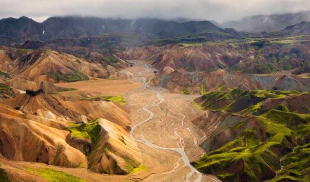 a-river-system-running-between-orange-and-green-rhyolite-mountains-in-landmannalaugar-4