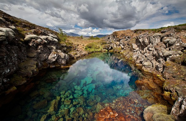 this-lagoon-sits-before-the-famous-ravine-of-silfra-in-thingvellir-national-park-4